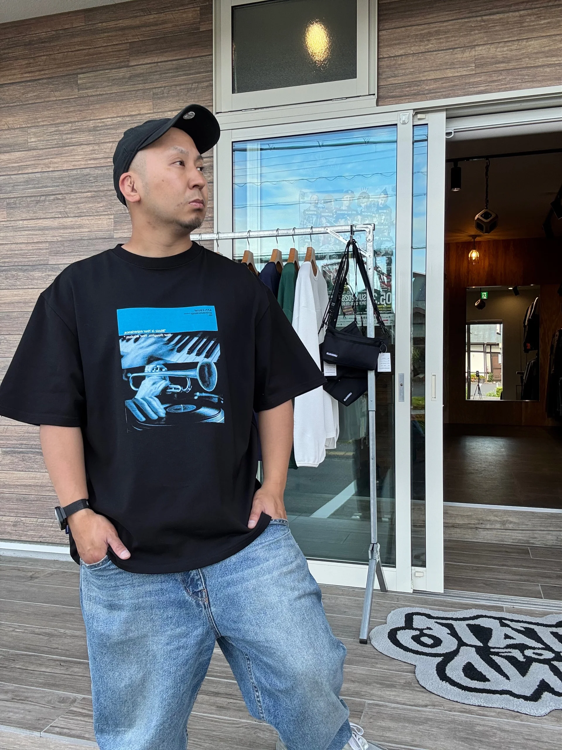 音楽グラフィックTシャツ 12oz メンズ HIPHOP DJ ジャズ レコード ストリートファッション　ブラック　着用イメージ　拡大