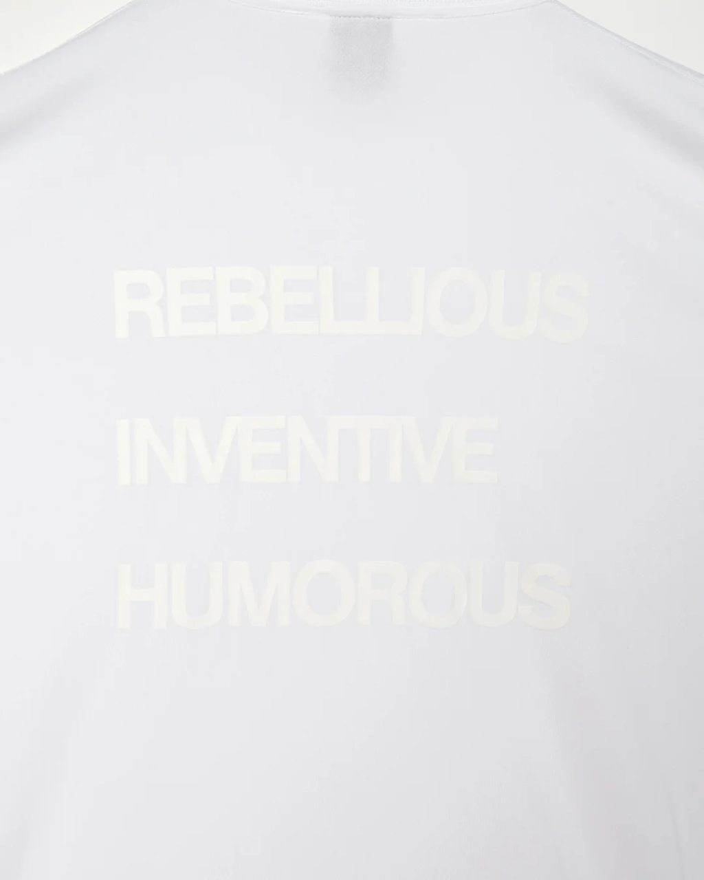 APPLEBUM ドライTシャツ 吸水速乾 UVカット スポーツTシャツ　ホワイト　背面　グラフィック　拡大