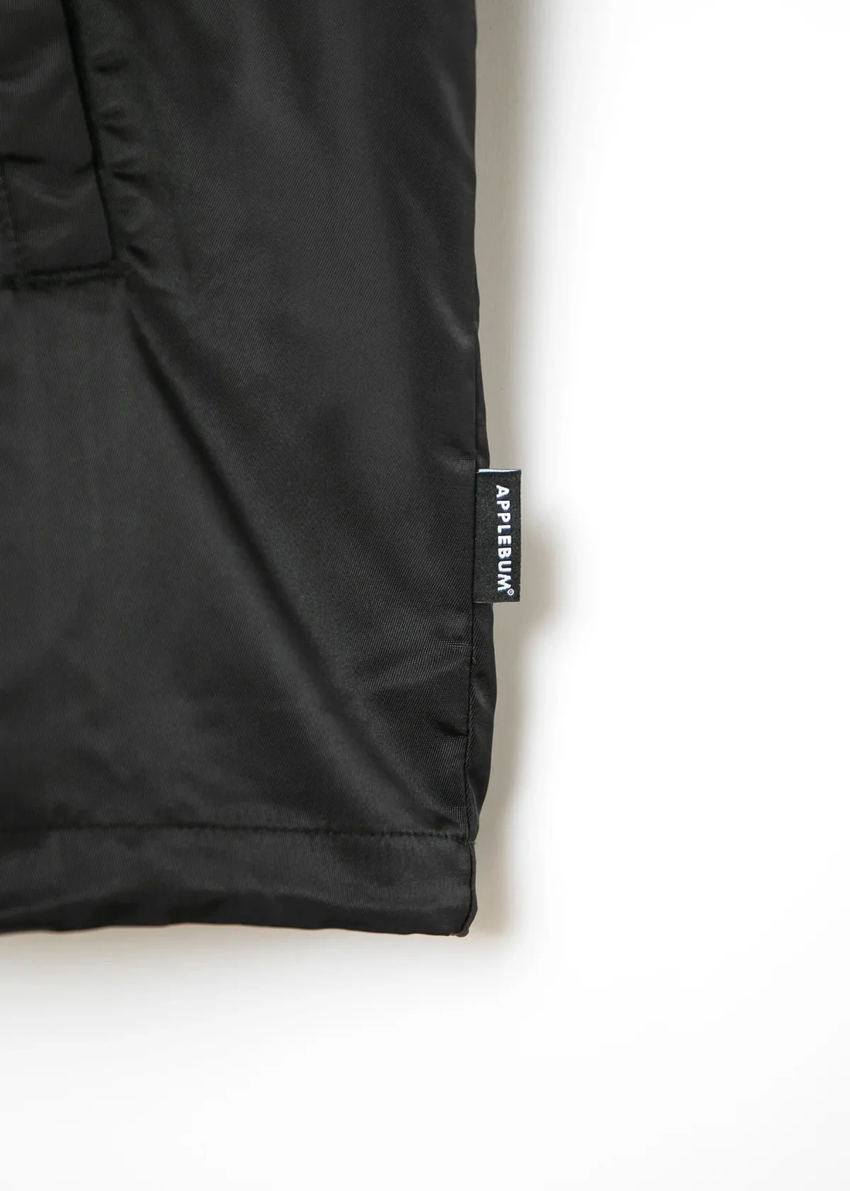 APPLEBUM raidback fabric コーチジャケット ナイロンジャケット メンズ ストリート バックプリント 　ブラック　丈　タグ