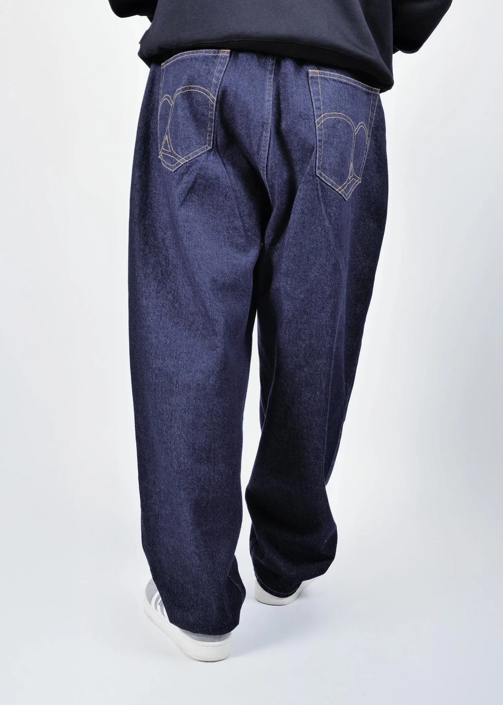 APPLEBUM Selena ワイドテーパード デニムパンツ メンズ 12oz ストレッチ ジーンズ インディゴ　バック　着用イメージ