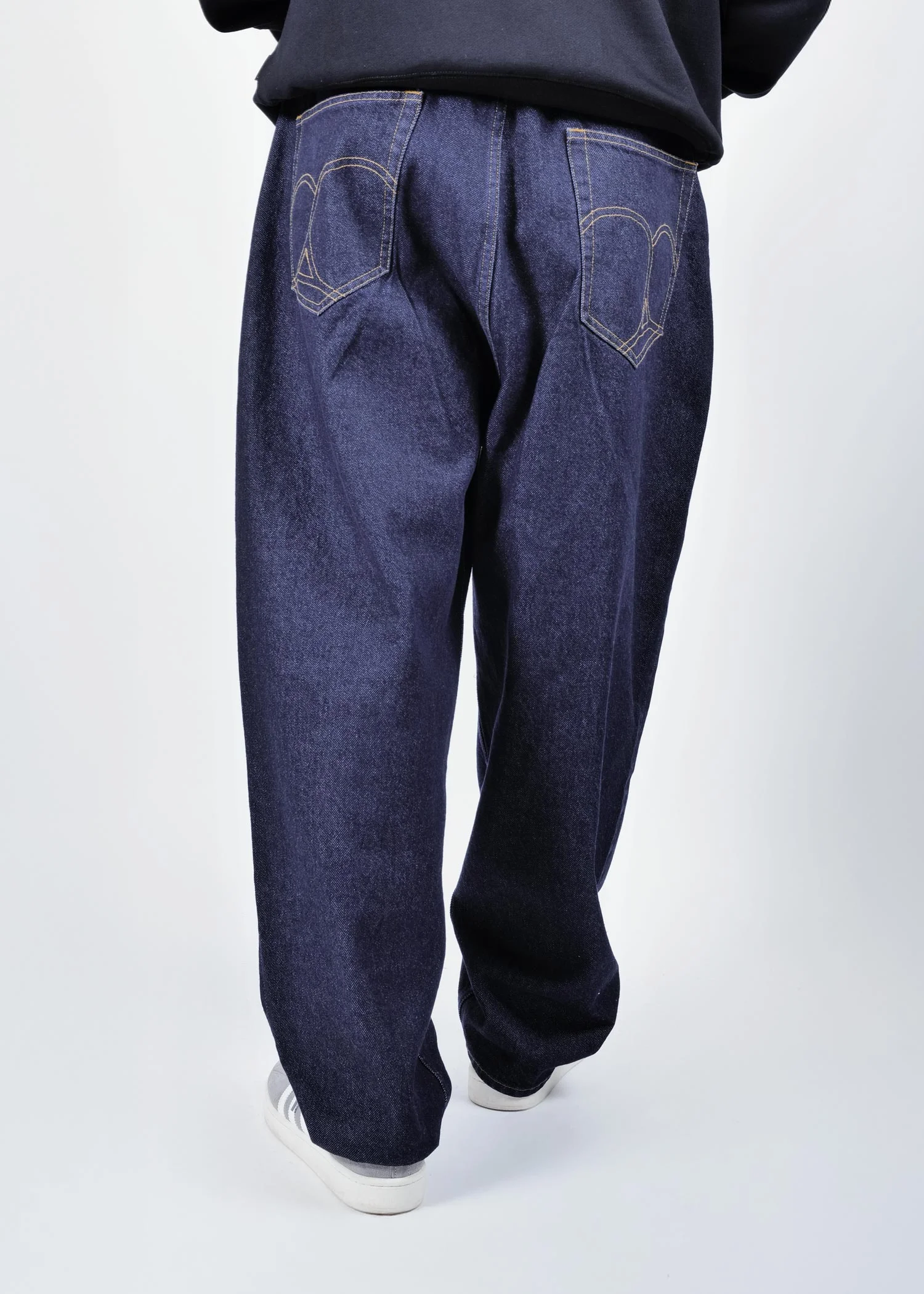 APPLEBUM Selena ワイドテーパード デニムパンツ メンズ 12oz ストレッチ ジーンズ インディゴ　バック　着用イメージ