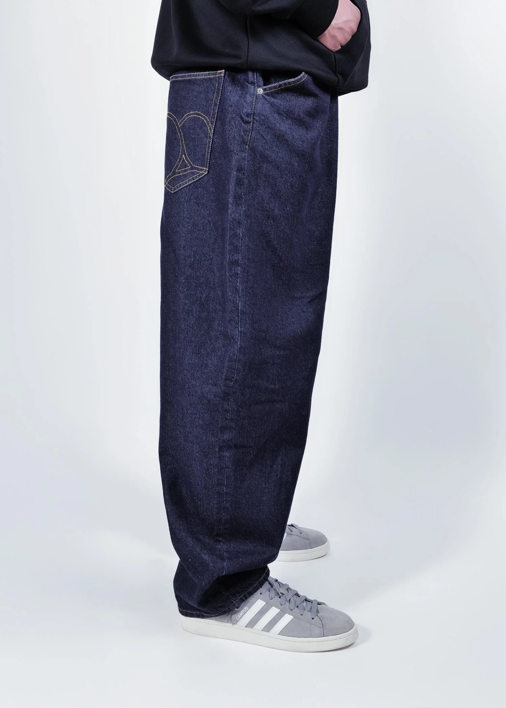 APPLEBUM Selena ワイドテーパード デニムパンツ メンズ 12oz ストレッチ ジーンズ インディゴ　横　着用イメージ