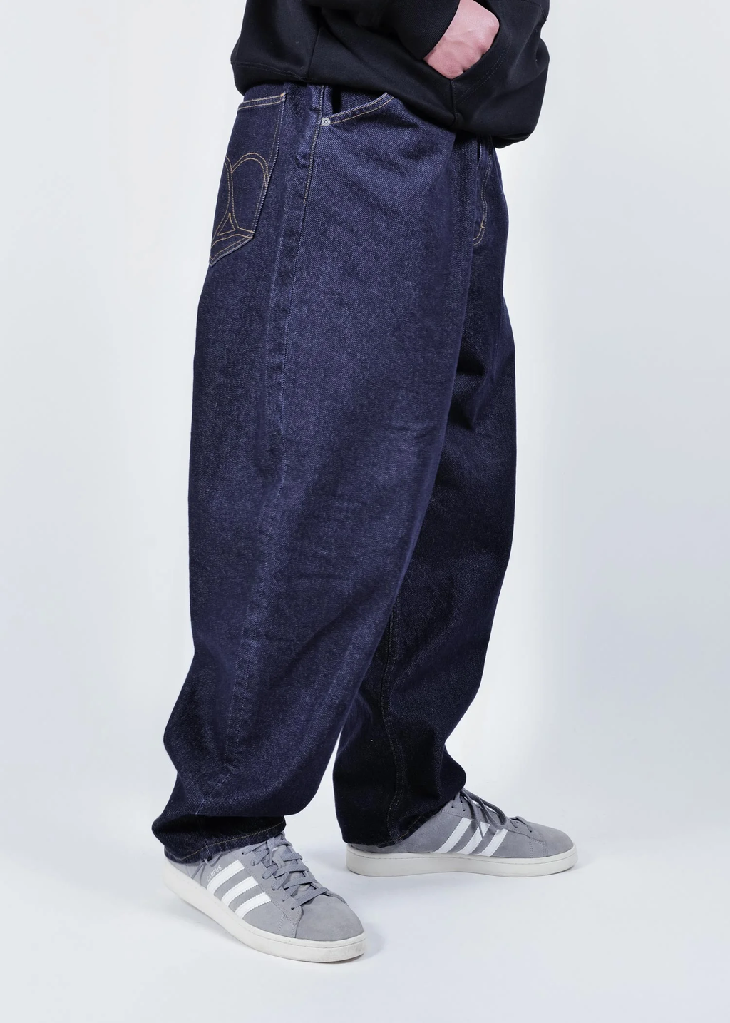 APPLEBUM Selena ワイドテーパード デニムパンツ メンズ 12oz ストレッチ ジーンズ インディゴ　着用イメージ　横