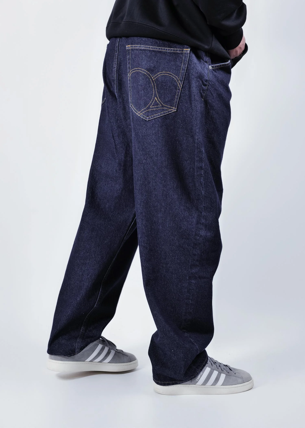 APPLEBUM Selena ワイドテーパード デニムパンツ メンズ 12oz ストレッチ ジーンズ インディゴ　着用イメージ　横