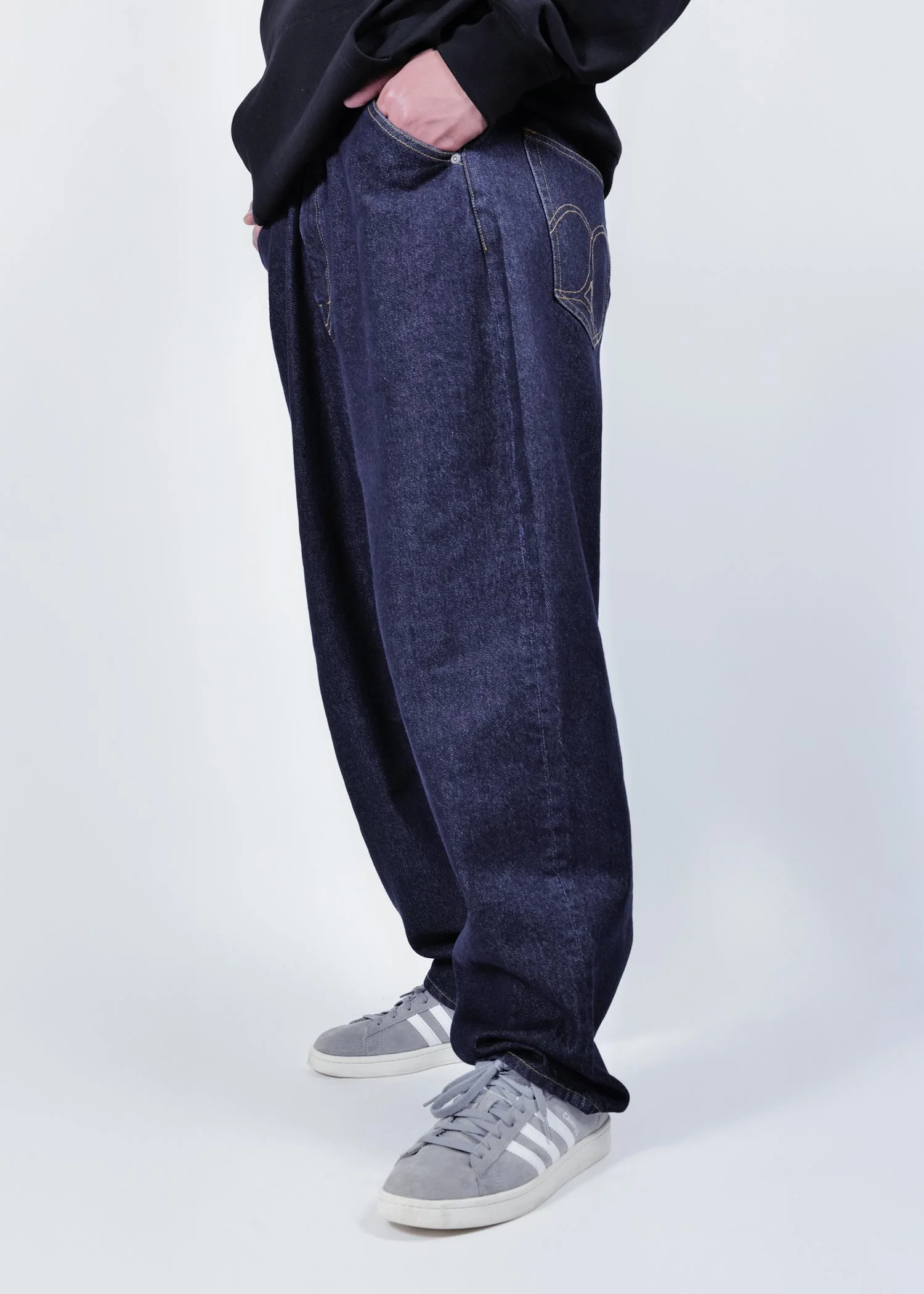 APPLEBUM Selena ワイドテーパード デニムパンツ メンズ 12oz ストレッチ ジーンズ インディゴ　着用イメージ　横　