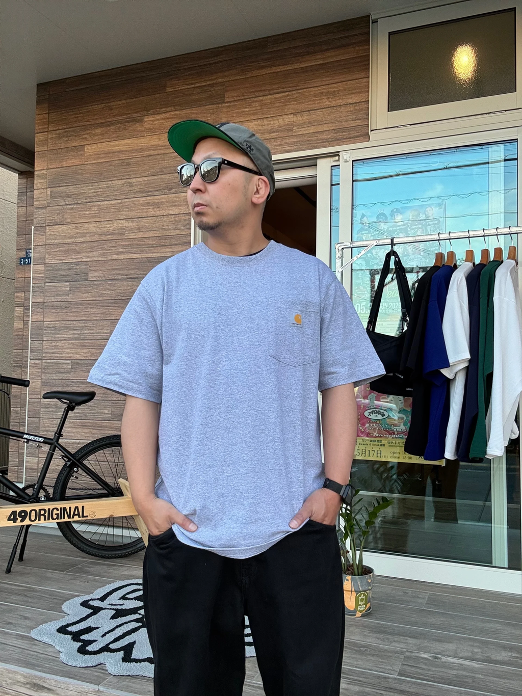 Carhartt ポケットTシャツ メンズ ヘビーウェイト ルーズフィット 半袖Tシャツ　グレー　着用イメージ