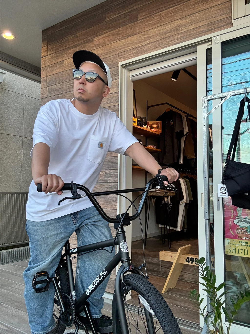 Carhartt ポケットTシャツ メンズ ヘビーウェイト ルーズフィット 半袖Tシャツ　ホワイト　　着用イメージ