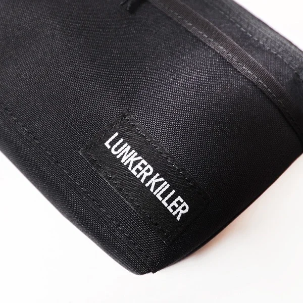 FULLCLIP LUNKER KILLER HATCHET 別注 ショルダーバッグ 日本製 コンパクトバッグ RENU ブラック　ロゴ拡大