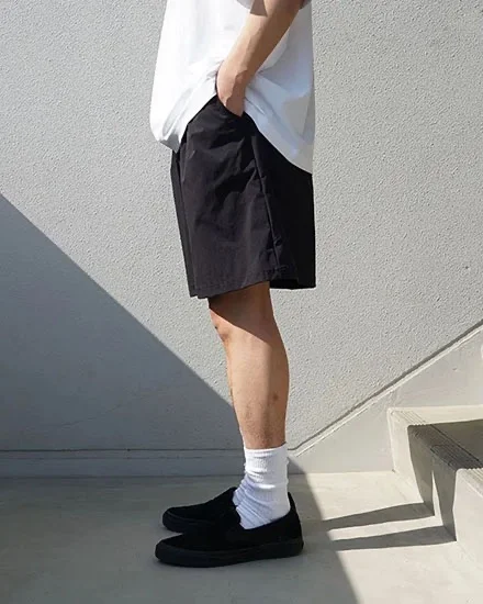 FAKIE STANCE フェイキースタンス　接触冷感 ナイロンショートパンツ メンズ 日本製 セットアップ対応 ワイドショーツ  ブラック 着用イメージ