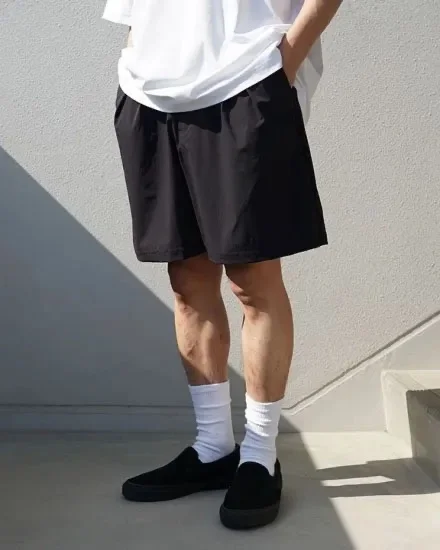 FAKIE STANCE フェイキースタンス　接触冷感 ナイロンショートパンツ メンズ 日本製 セットアップ対応 ワイドショーツ  ブラック 着用イメージ