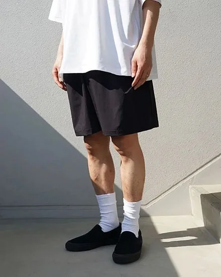 FAKIE STANCE フェイキースタンス　接触冷感 ナイロンショートパンツ メンズ 日本製 セットアップ対応 ワイドショーツ  ブラック 着用イメージ