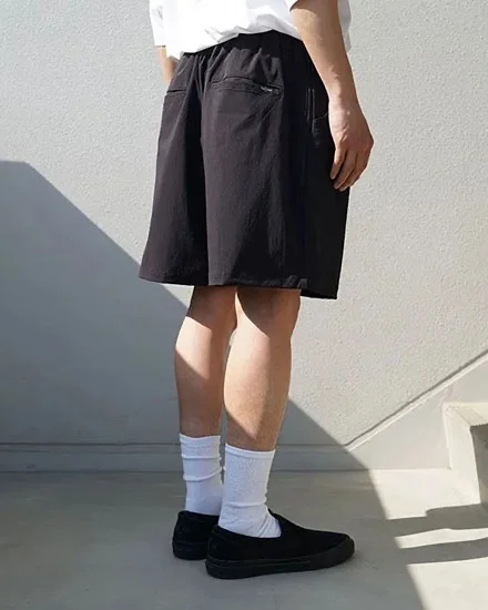 FAKIE STANCE フェイキースタンス　接触冷感 ナイロンショートパンツ メンズ 日本製 セットアップ対応 ワイドショーツ  ブラック 着用イメージ