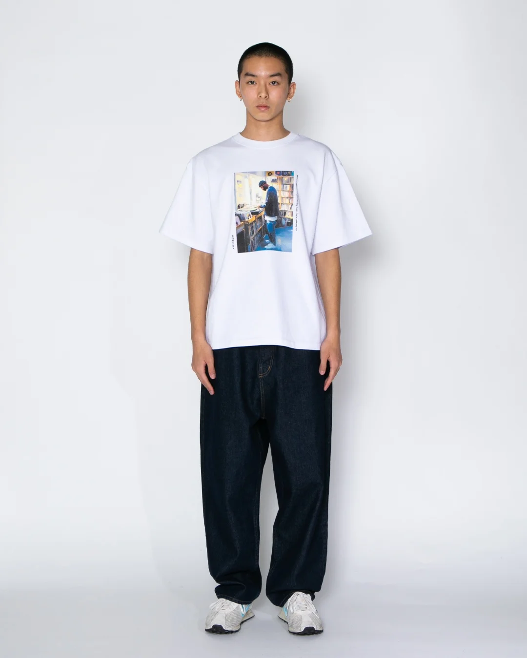 APPLEBUM レコードディグ グラフィックTシャツ 12oz ヘビーウェイト メンズ DJ ヒップホップ ストリート　ホワイト　着用イメージ　正面