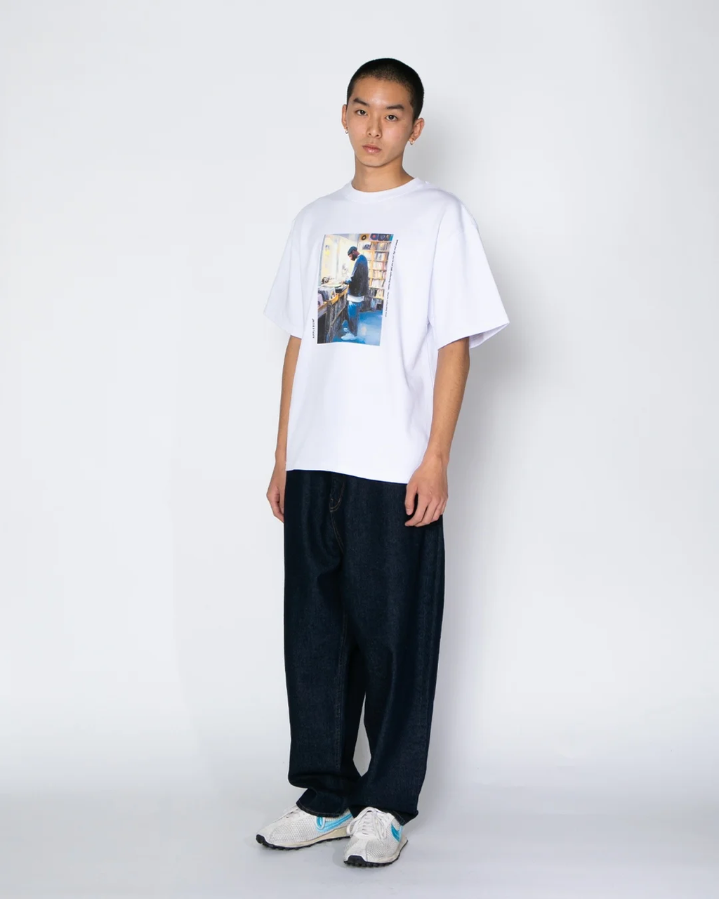 APPLEBUM レコードディグ グラフィックTシャツ 12oz ヘビーウェイト メンズ DJ ヒップホップ ストリート　ホワイト　着用イメージ