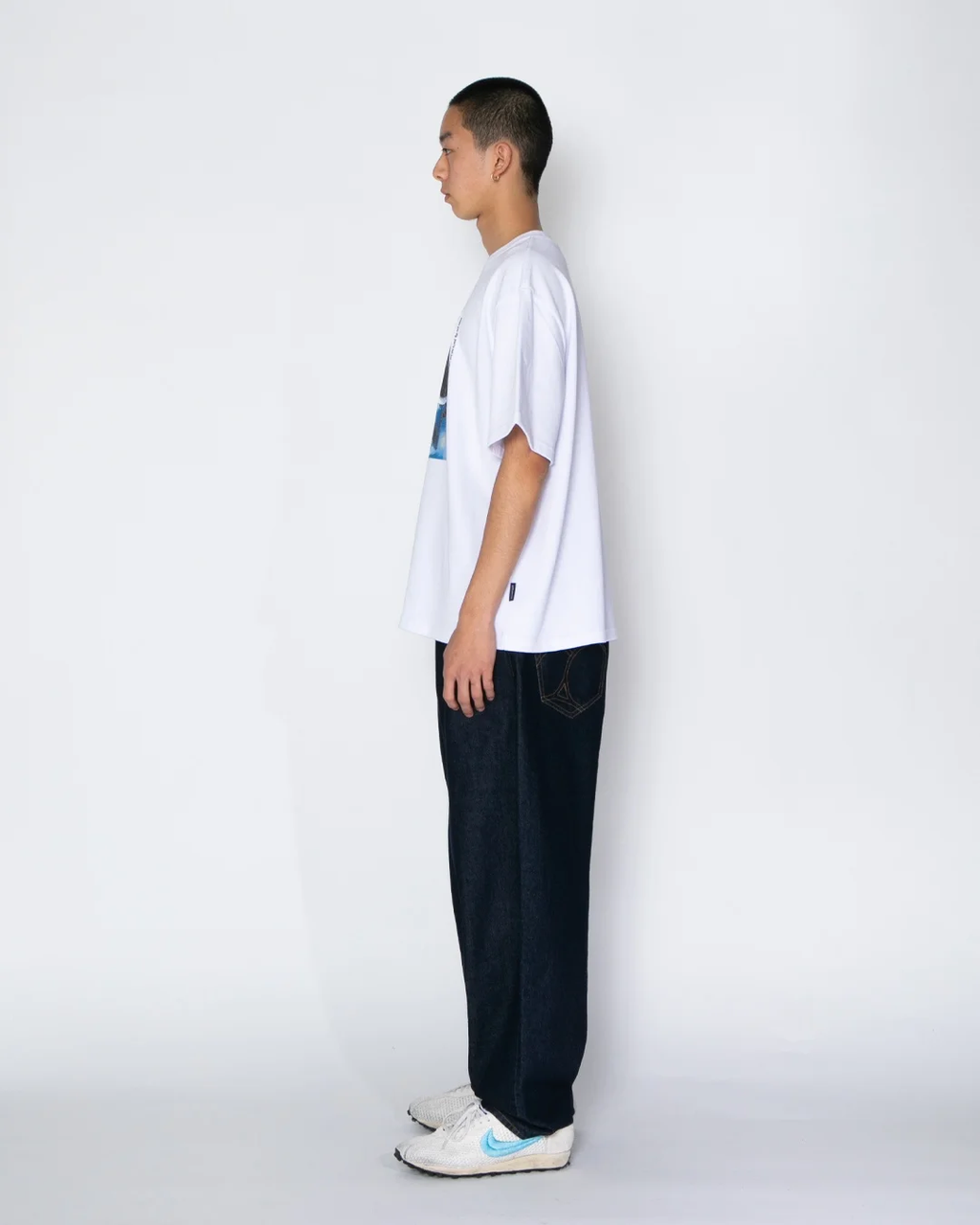 APPLEBUM レコードディグ グラフィックTシャツ 12oz ヘビーウェイト メンズ DJ ヒップホップ ストリート　ホワイト　着用イメージ　横