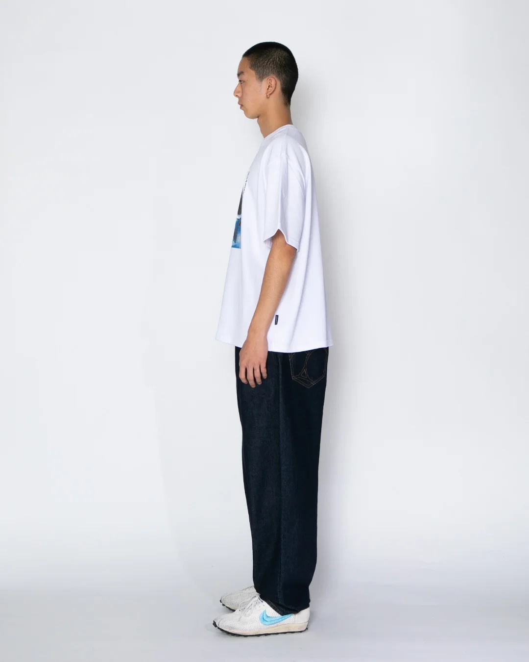 APPLEBUM レコードディグ グラフィックTシャツ 12oz ヘビーウェイト メンズ DJ ヒップホップ ストリート　ホワイト　着用イメージ　横