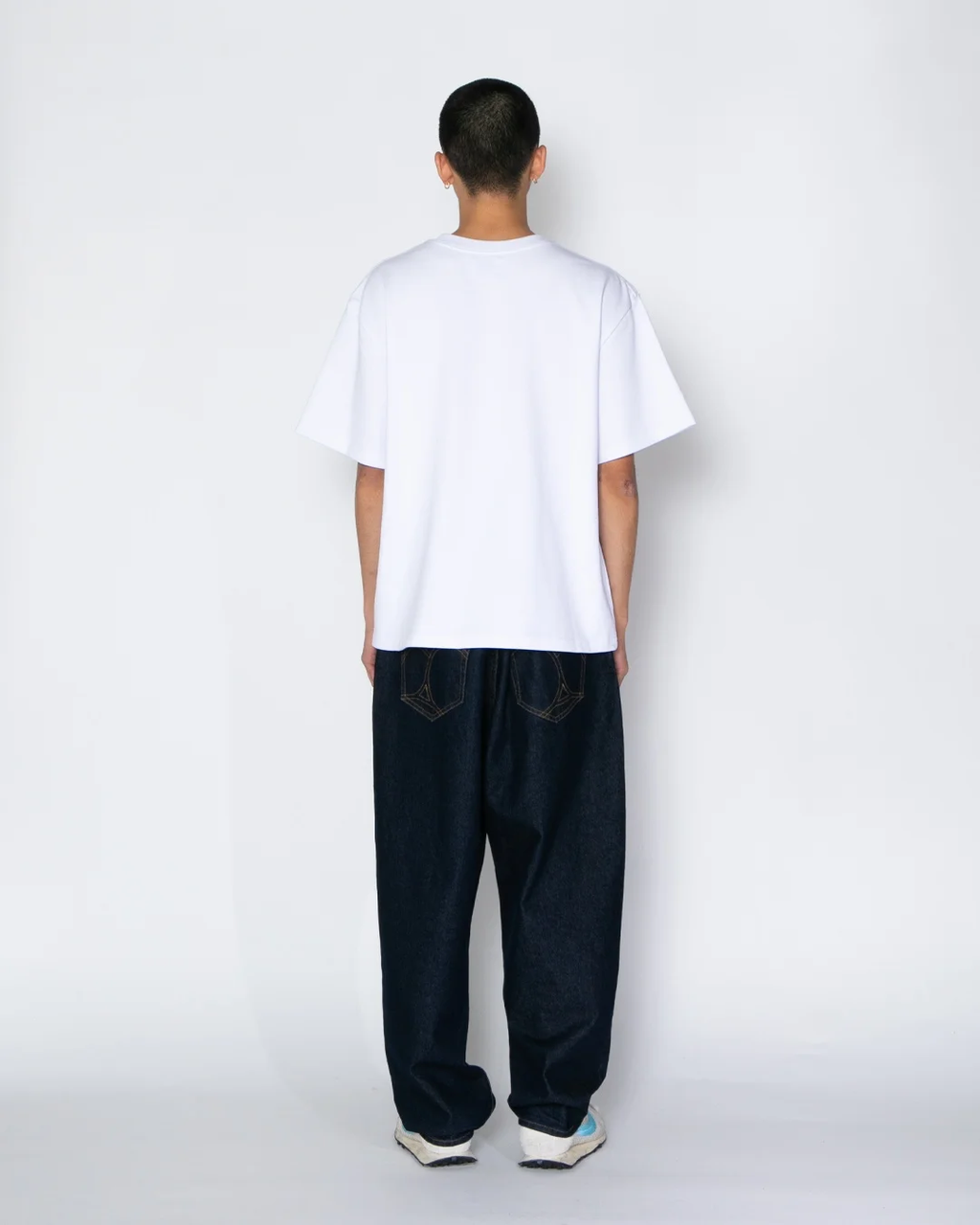 APPLEBUM レコードディグ グラフィックTシャツ 12oz ヘビーウェイト メンズ DJ ヒップホップ ストリート　ホワイト　着用イメージ　バック
