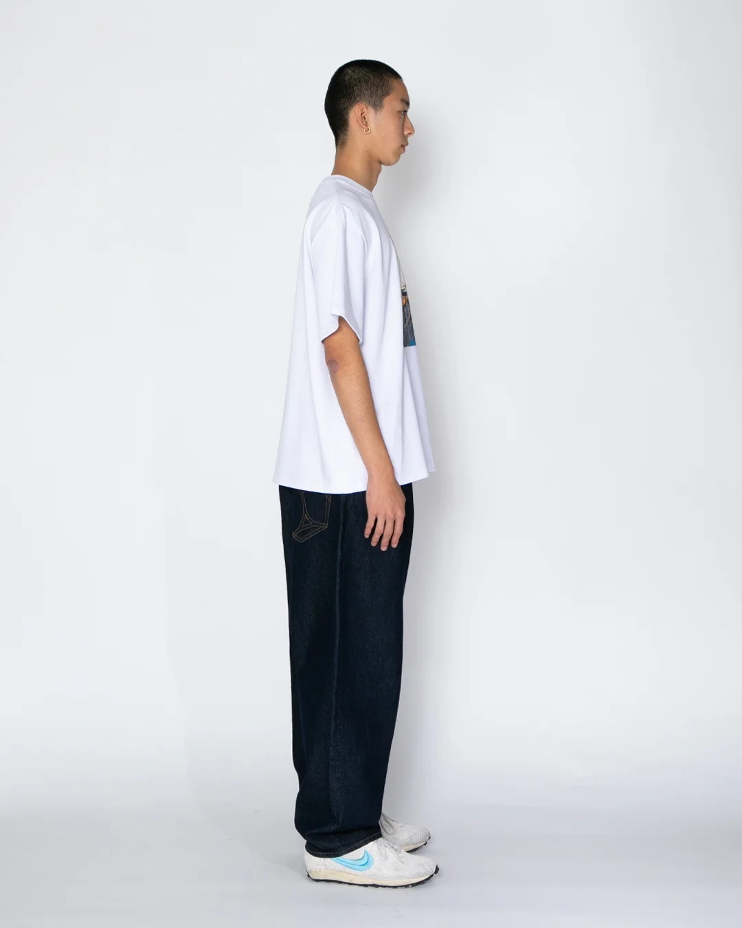 APPLEBUM レコードディグ グラフィックTシャツ 12oz ヘビーウェイト メンズ DJ ヒップホップ ストリート　ホワイト　着用イメージ　横