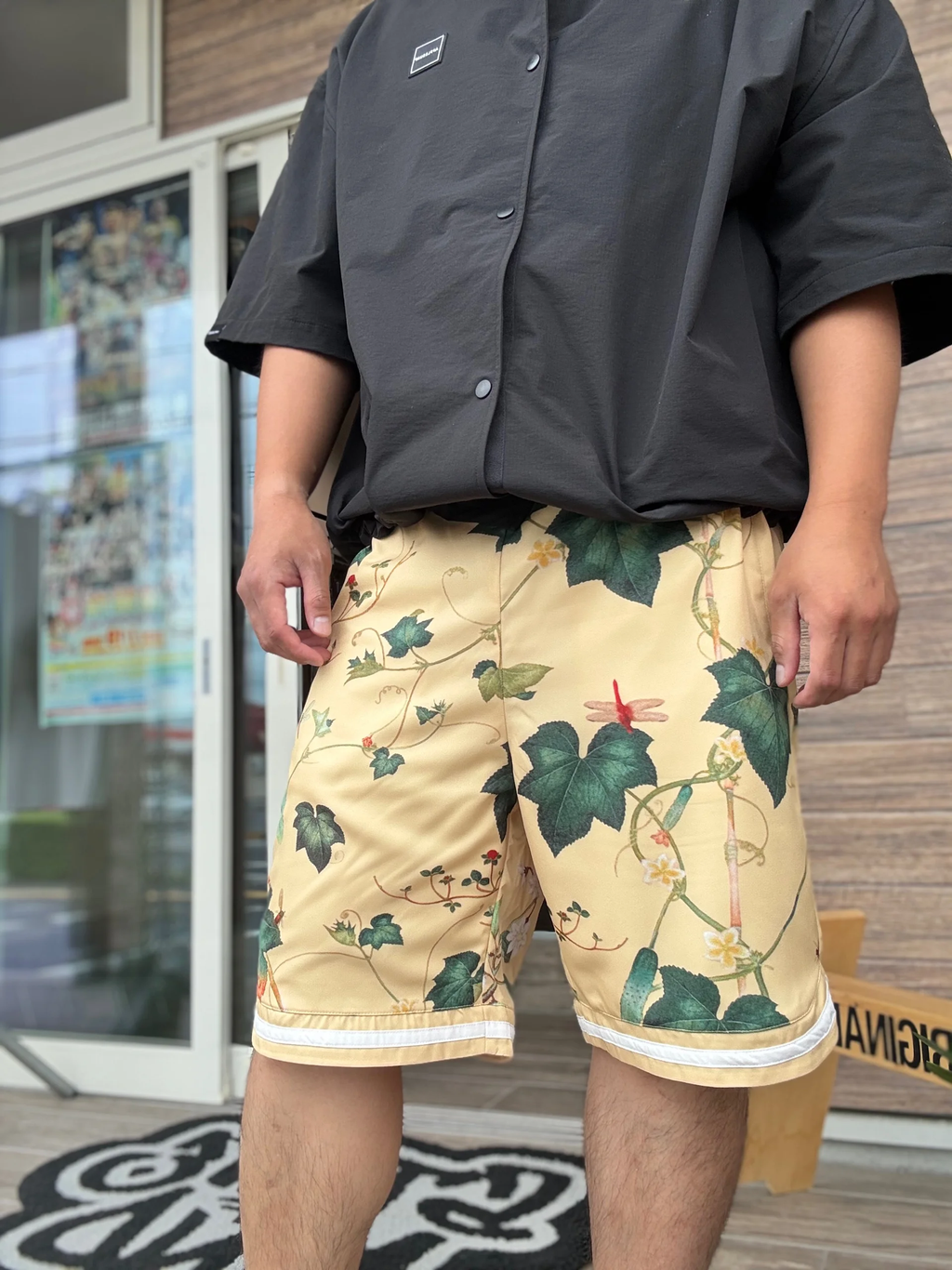 APPLEBUM 総柄バスケットショーツ 和柄 植物画 アート バスケパンツ ストリート　着用イメージ　正面