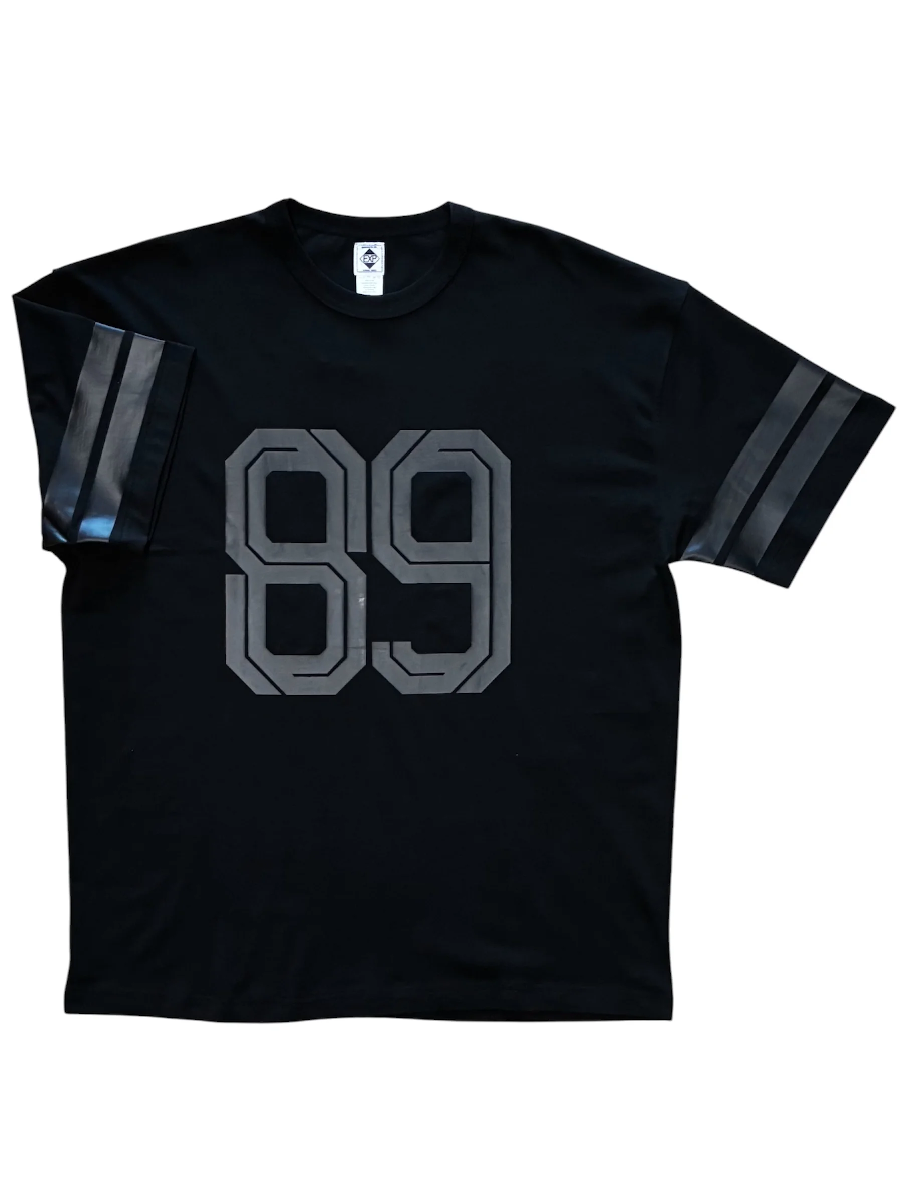EXPANSION NY 89 ナンバリング ラバープリント コットンTシャツ　ブラック　正面