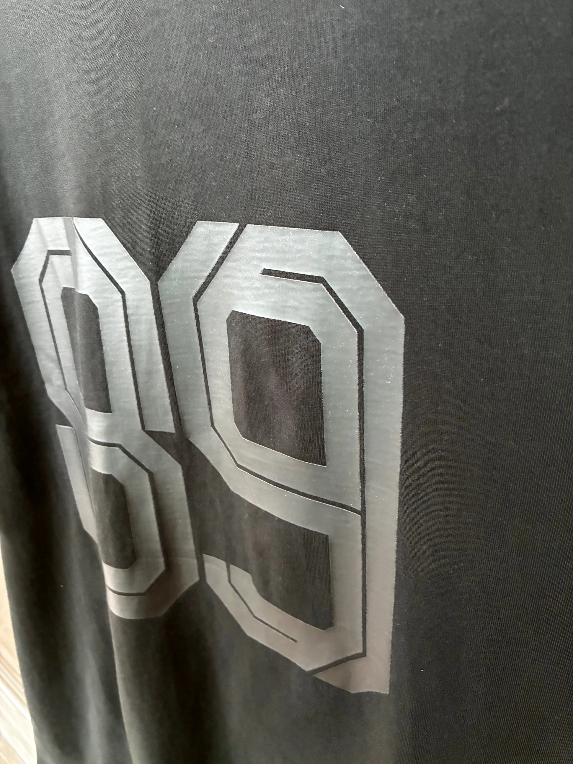 EXPANSION NY 89 立体ラバープリントTシャツ ディテール　ブラック