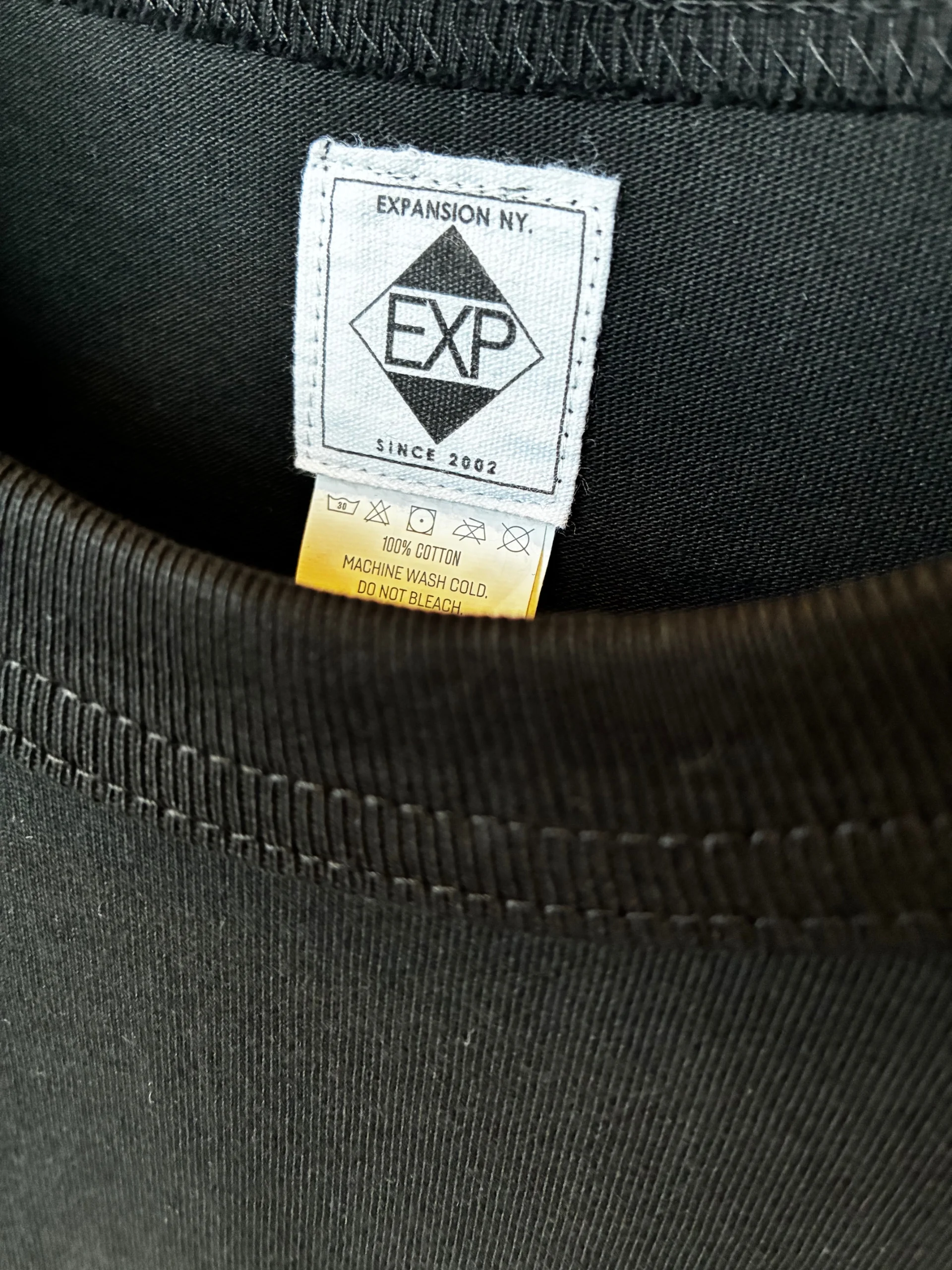 EXPANSION NY 89 立体ラバープリントTシャツ ディテール ブラック