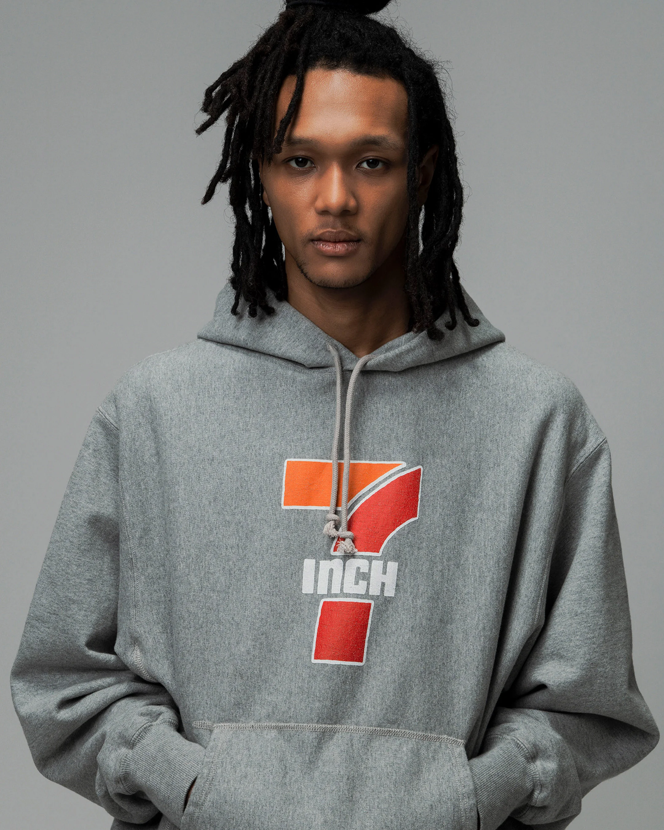 RECOGNIZE 7 INCH HOODIE ストリートファッションコーディネート　着用イメージ