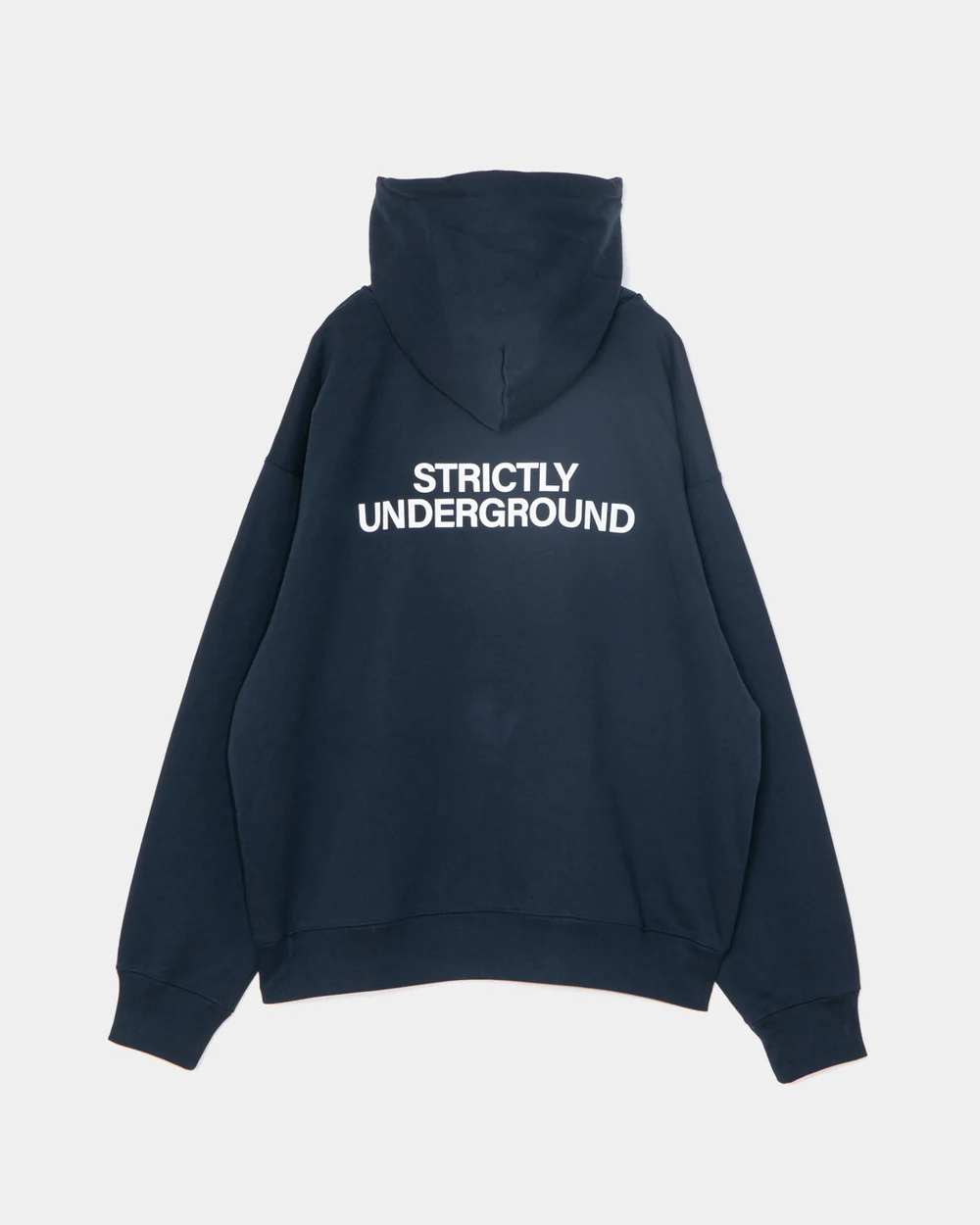 APPLEBUM STRICTLY UNDERGROUND ジップフーディ　ネイビーの背面。「STRICTLY UNDERGROUND」のメッセージプリント入り