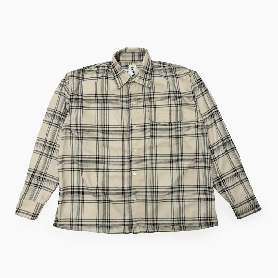 EXPANSION NYの2026AW GOLDEN RIVER SHIRT。綿100％の上質なスーピマコットンを使用したボックスシルエットシャツです。前身頃の爽やかなチェック柄と貝ボタンが上品な印象を添えます。
