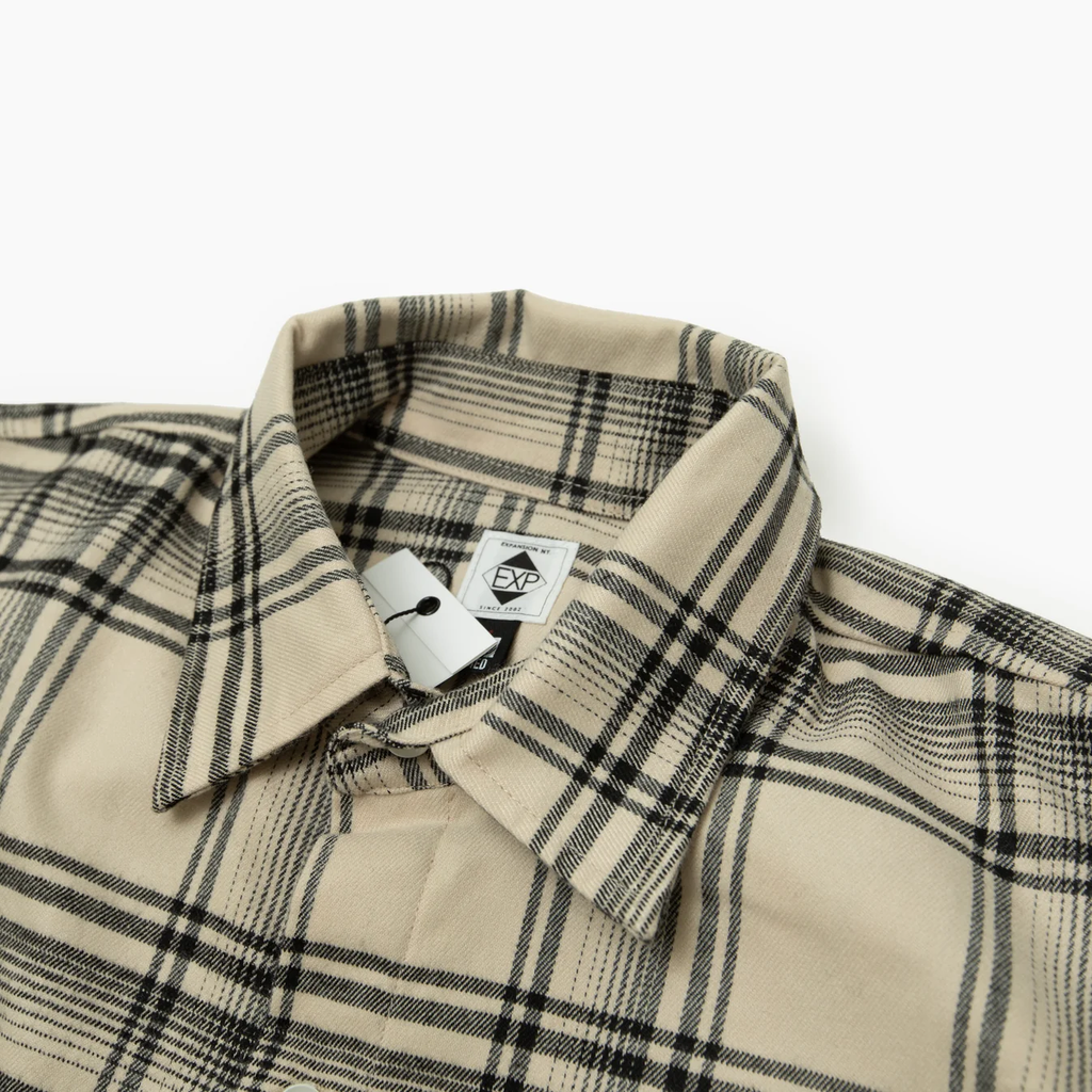 EXPANSION NY GOLDEN RIVER SHIRTの前身頃に施された爽やかなチェック柄。