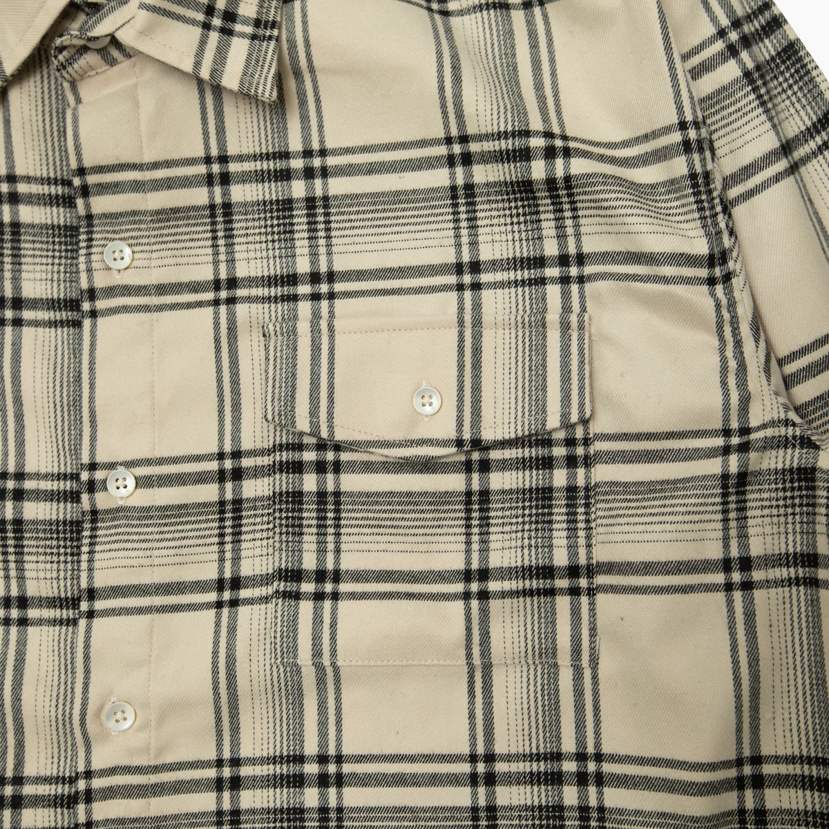 EXPANSION NY GOLDEN RIVER SHIRTの前身頃に施された爽やかなチェック柄。