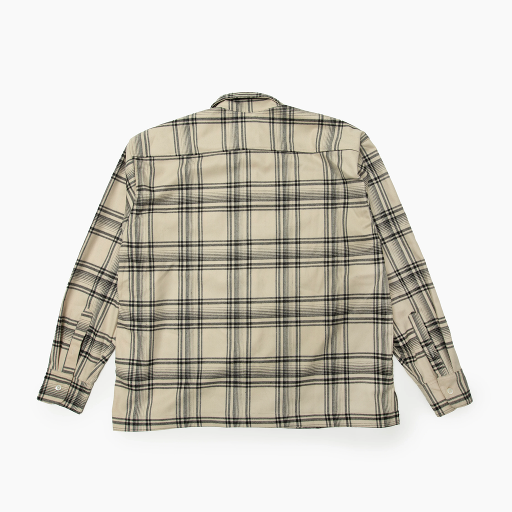XPANSION NY GOLDEN RIVER SHIRTの背面。程よくゆとりのあるボックスシルエット。