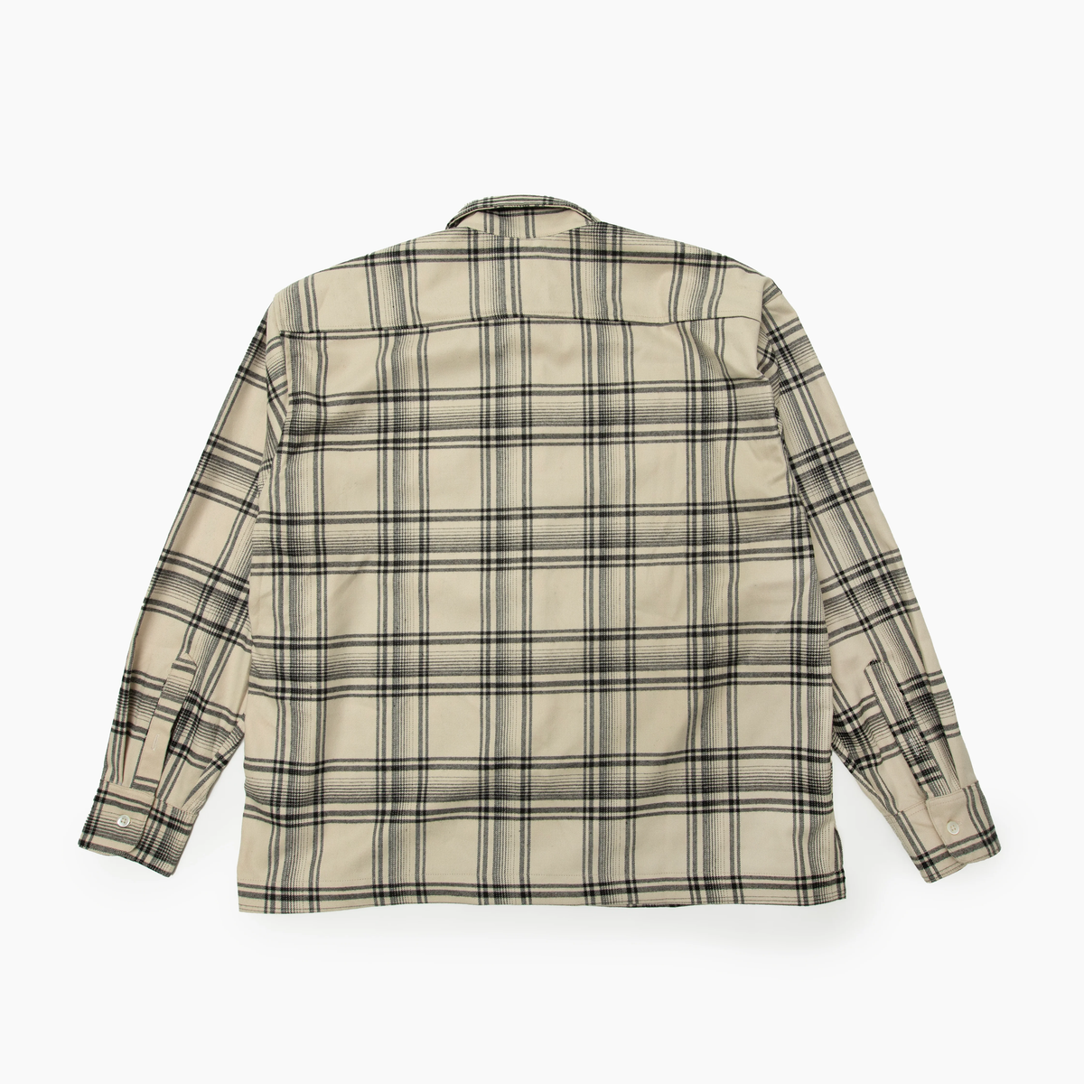 XPANSION NY GOLDEN RIVER SHIRTの背面。程よくゆとりのあるボックスシルエット。