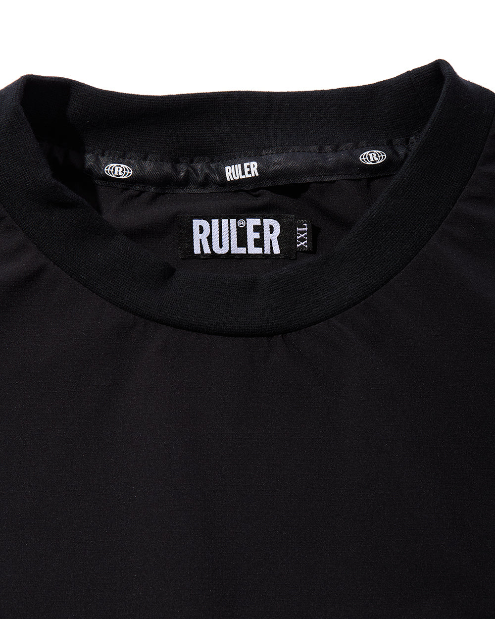 RULER ショートスリーブプルオーバー フロント刺繍　ブラック　首元