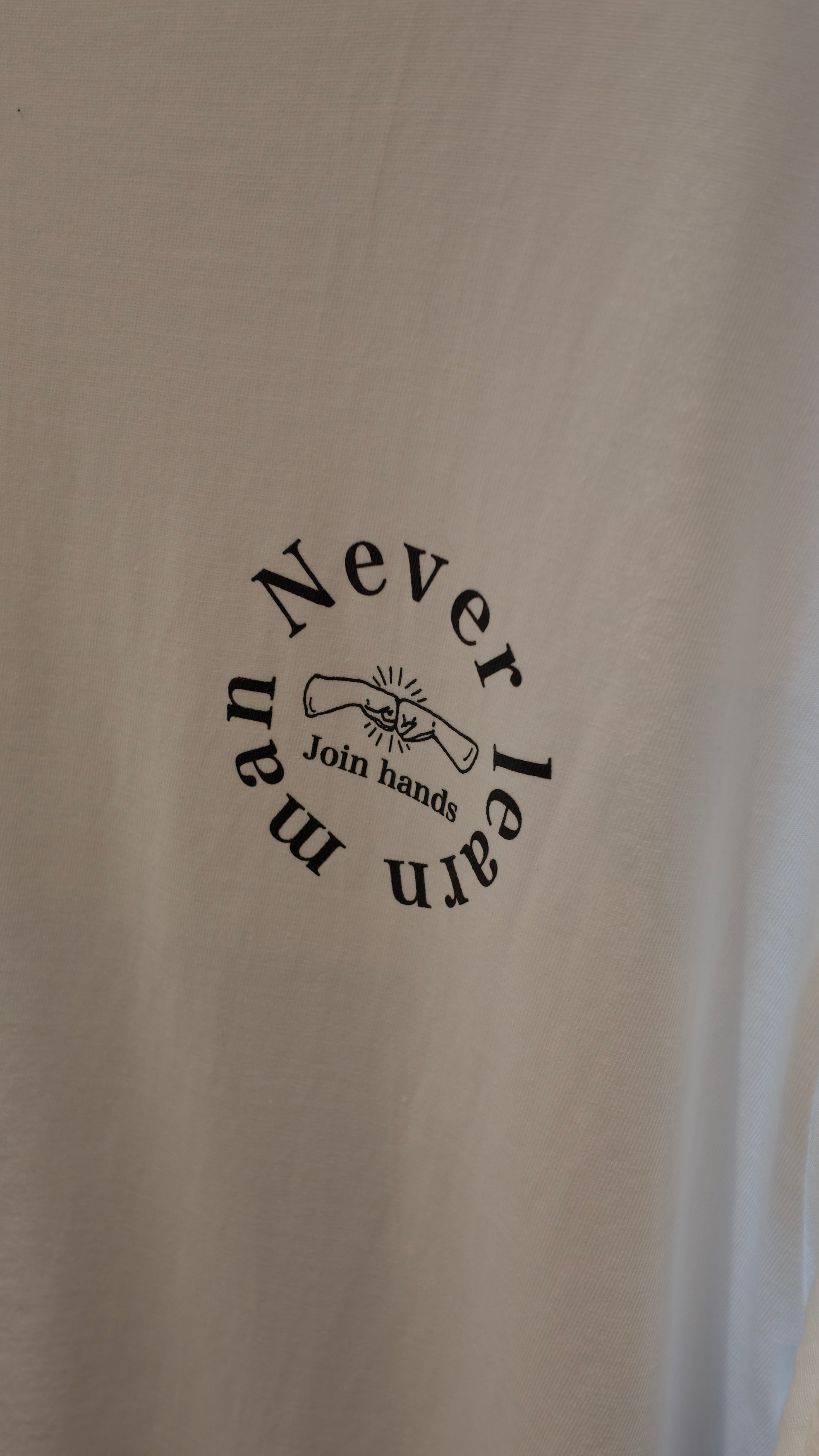 Never Learn Man Tシャツ フロント サークルロゴプリント　拡大