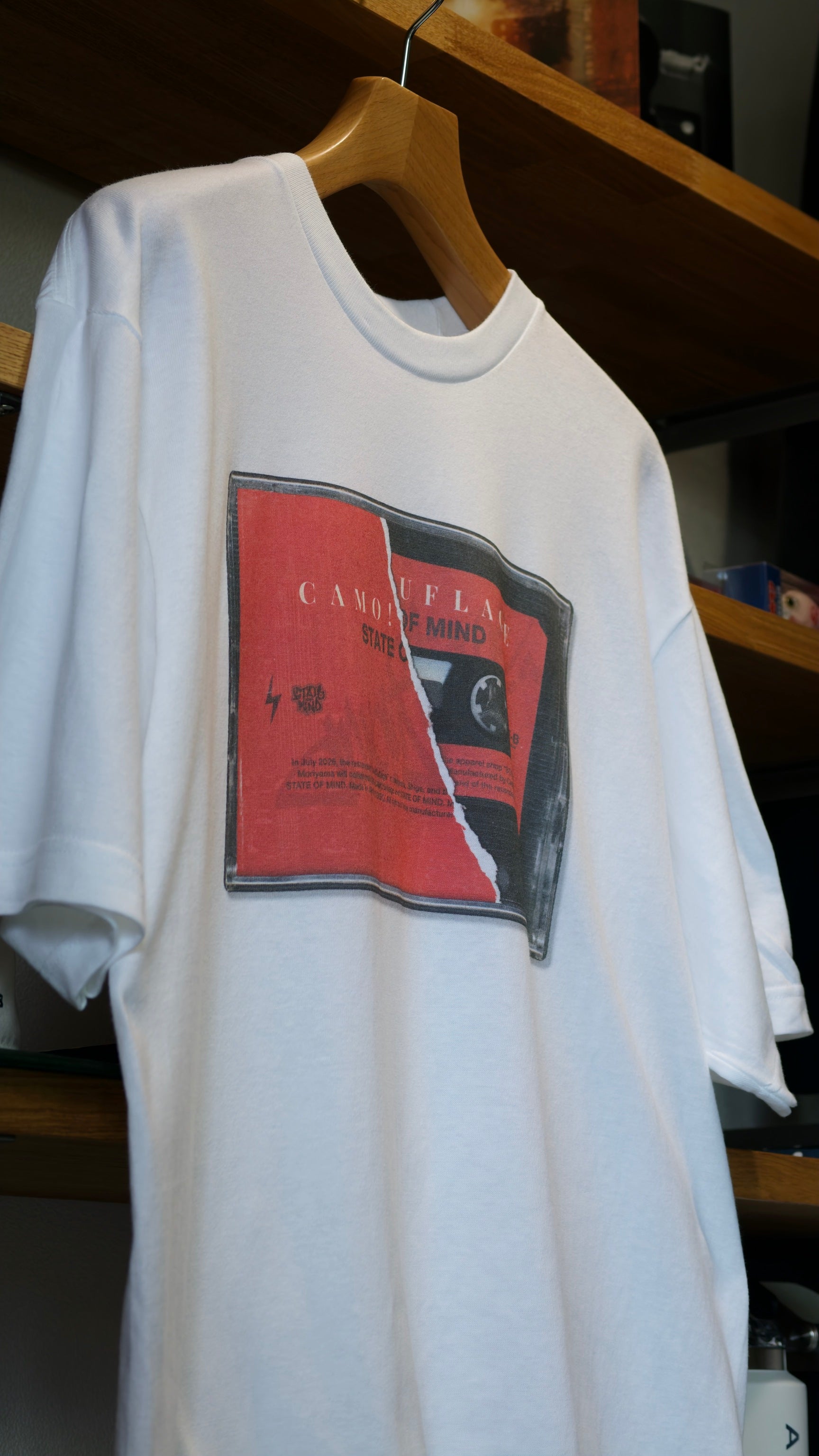 camo!uflage STATE OF MIND コラボTシャツ フロントグラフィック　サイド画像